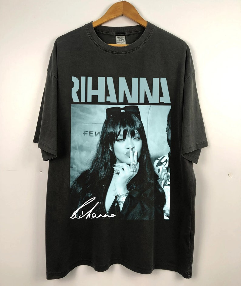 Rihanna Graphic Print Casual T-shirt